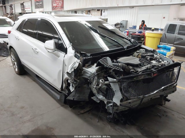 2017 CADILLAC XT5 1GYKNCRSXHZ218500 Photo 0