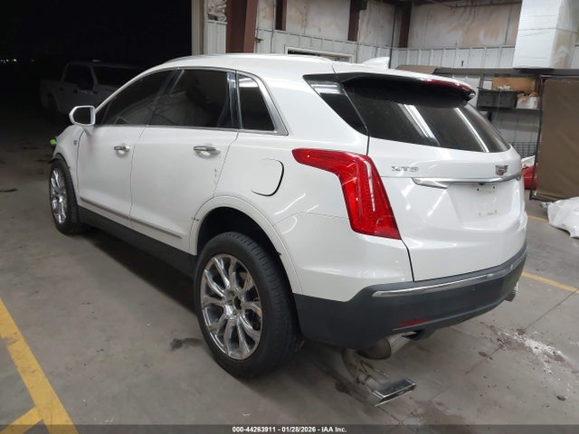 2017 CADILLAC XT5 1GYKNCRSXHZ218500 Photo 2
