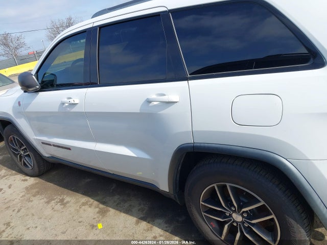 1C4RJFLG0JC138704 Jeep Grand Cherokee Trailhawk 4x4
