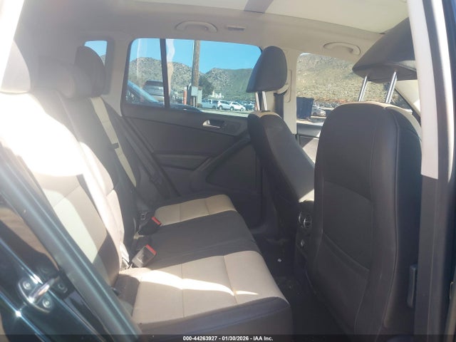 WVGRV7AX2HW505121 Volkswagen Tiguan 2.0t Wolfsburg Edition