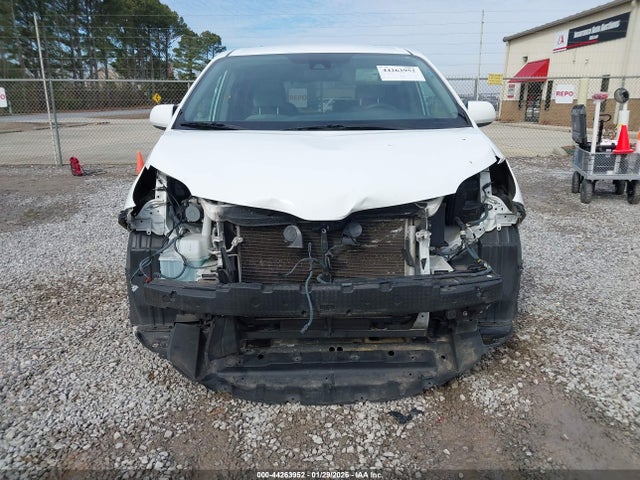 5TDKZ3DC5KS997145 Toyota Sienna Le 8 Passenger