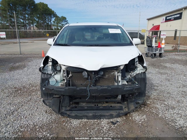 5TDKZ3DC5KS997145 Toyota Sienna Le 8 Passenger