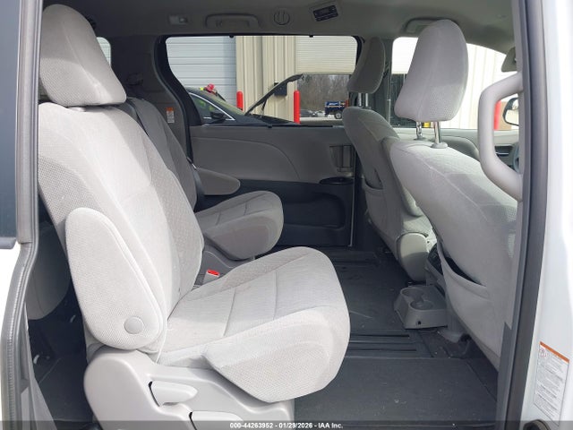 5TDKZ3DC5KS997145 Toyota Sienna Le 8 Passenger