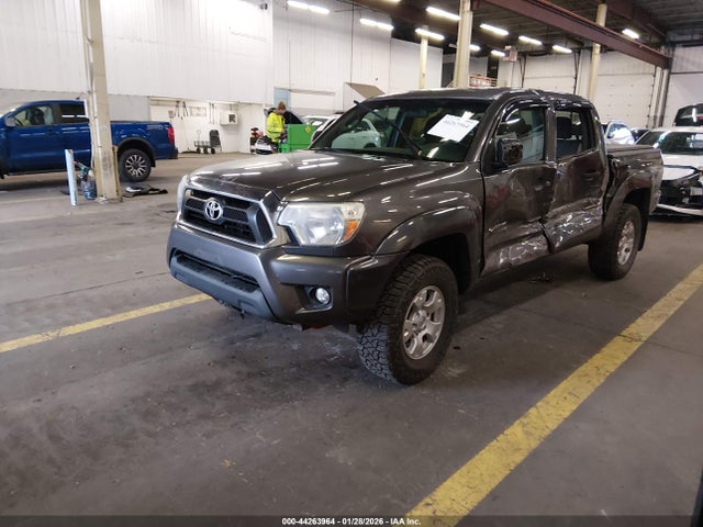 Toyota Tacoma Base V6 2015 5TFLU4EN8FX116334 Image 2