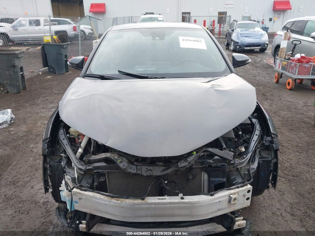 NMTKHMBXXJR043972 Toyota C-hr Xle Premium