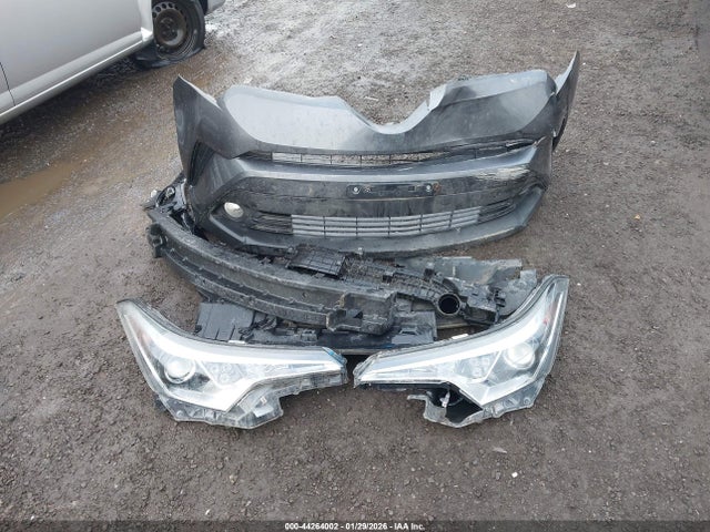 NMTKHMBXXJR043972 Toyota C-hr Xle Premium