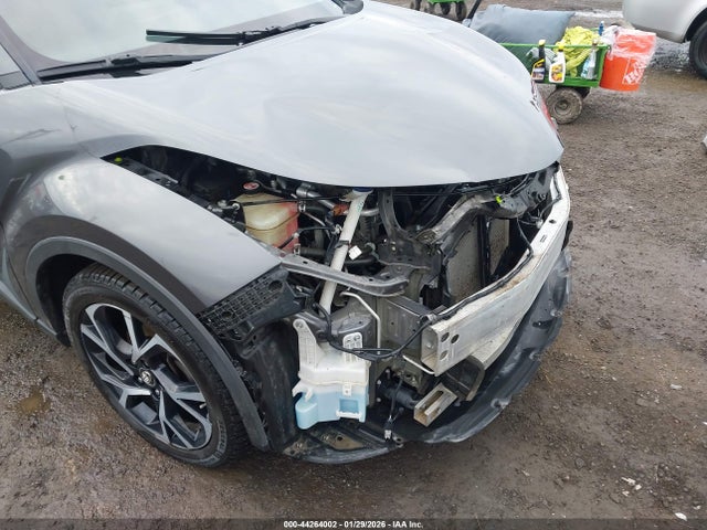 NMTKHMBXXJR043972 Toyota C-hr Xle Premium
