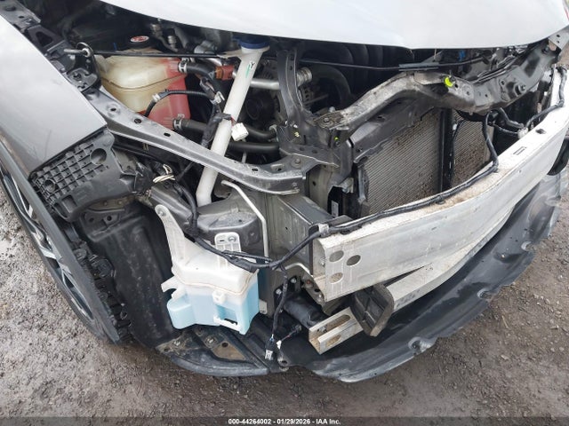 NMTKHMBXXJR043972 Toyota C-hr Xle Premium