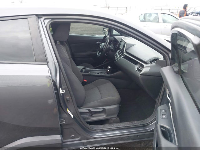 NMTKHMBXXJR043972 Toyota C-hr Xle Premium