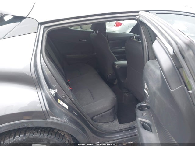 NMTKHMBXXJR043972 Toyota C-hr Xle Premium