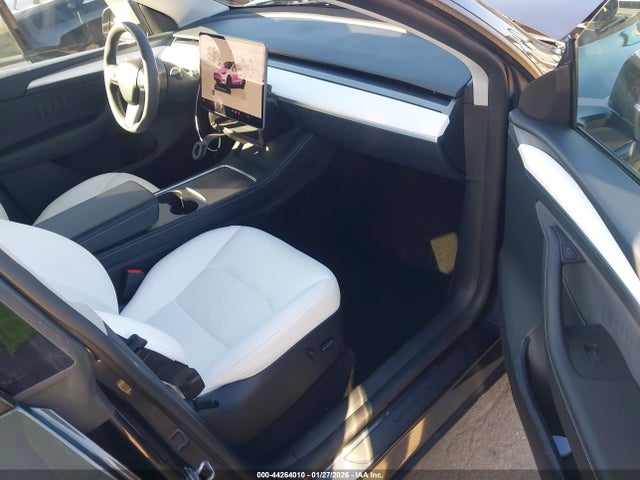 2024 TESLA MODEL Y 7SAYGDEE9RF065344 Photo 4
