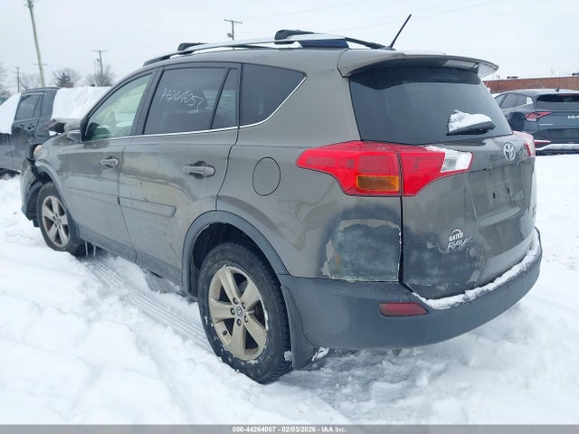 2015 TOYOTA RAV4 JTMRFREVXFD137897 Photo 2