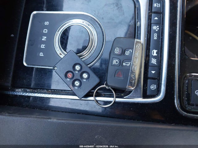 2020 JAGUAR F-PACE SADCJ2FX0LA658043 Photo 10