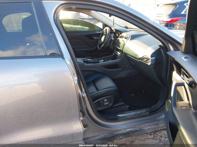 2020 JAGUAR F-PACE SADCJ2FX0LA658043 Photo 4