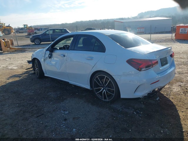 2021 MERCEDES-BENZ AMG A 35 W1K3G5BB1MJ263964 Photo 2