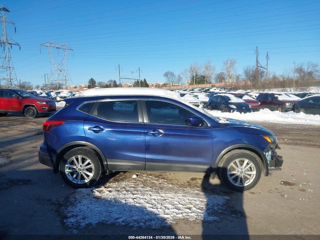 JN1BJ1CR3KW327808 Nissan Rogue Sport S