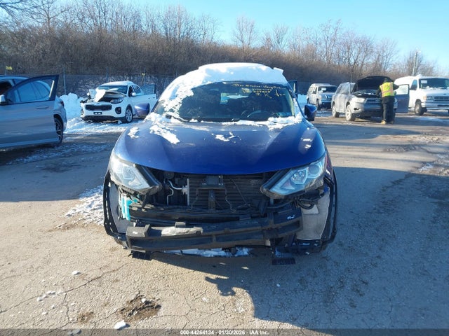 JN1BJ1CR3KW327808 Nissan Rogue Sport S
