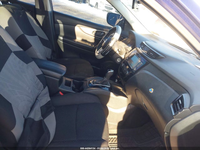 JN1BJ1CR3KW327808 Nissan Rogue Sport S