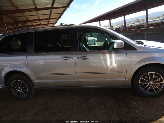 2C4RDGCGXHR735972 Dodge Grand Caravan Sxt