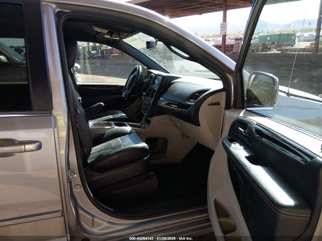 2C4RDGCGXHR735972 Dodge Grand Caravan Sxt