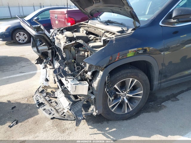 5TDZZRFH9KS346692 Toyota Highlander Le