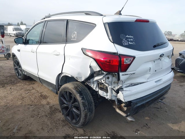 1FMCU0GD0KUA80160 Ford ESCAPE SE