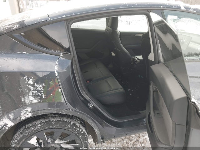 7SAYGDEE8RA243886 Tesla Model Y Long Range Dual Motor All-wheel Drive