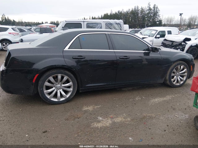 Chrysler 300 Touring L 2019 2C3CCAAG7KH547954 Image 14