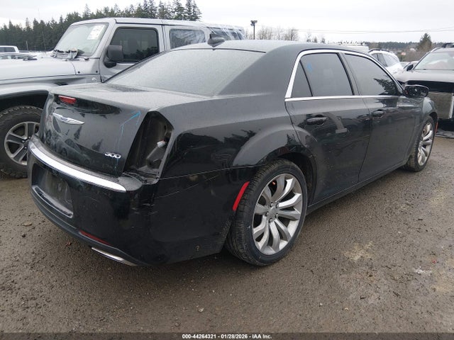Chrysler 300 Touring L 2019 2C3CCAAG7KH547954 Image 4