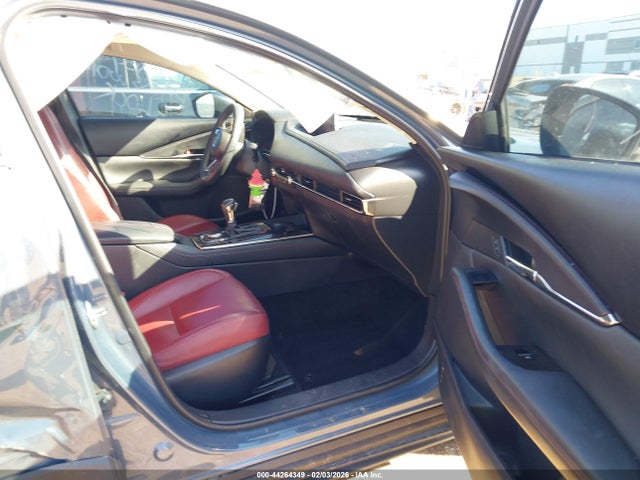 44264349 :رقم المزاد ، 3MVDMBCL6NM419089 vin ، 2022 Mazda Cx-30 Carbon Edition مزاد بيع