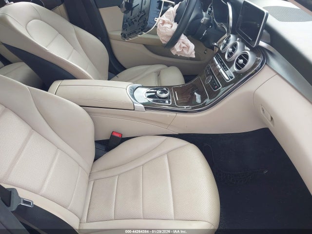 44264384 :رقم المزاد ، 55SWF4JB6HU231917 vin ، 2017 Mercedes-benz C 300 مزاد بيع