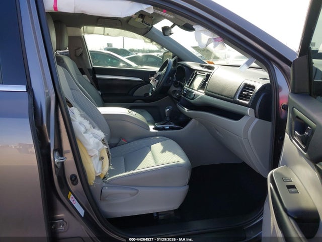 5TDZZRFH1KS363762 Toyota Highlander Le Plus