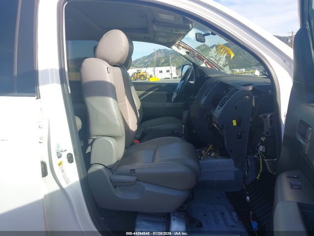 5TDZY5G15ES050344 Toyota Sequoia Sr5 5.7l V8