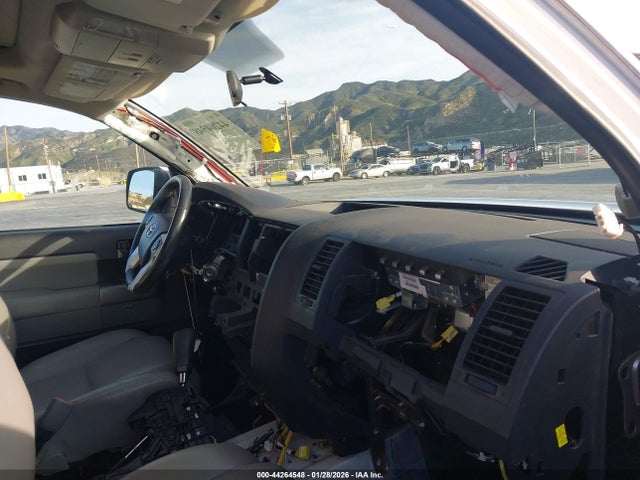 5TDZY5G15ES050344 Toyota Sequoia Sr5 5.7l V8