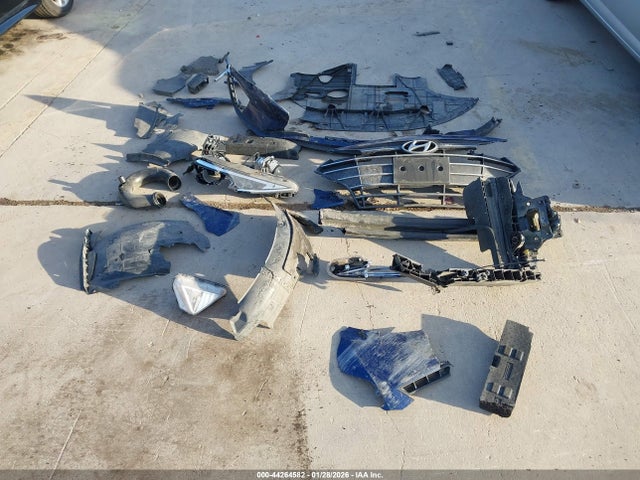 5NPD84LF3KH440589 Hyundai ELANTRA SEL
