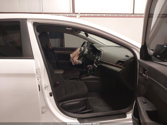 2020 HYUNDAI ELANTRA 5NPD84LFXLH587106 Photo 4