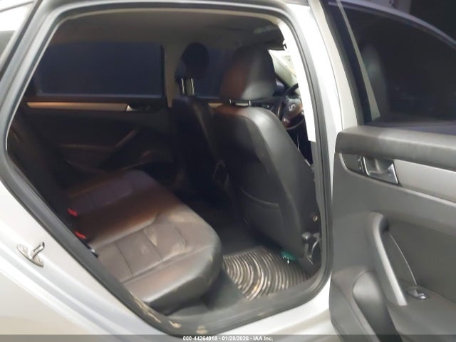 1VWBN7A34EC005345 Volkswagen Passat 2.0l Tdi Se