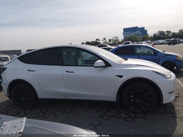 7SAYGDEE7NF458253 Tesla Model Y Long Range Dual Motor All-wheel Drive