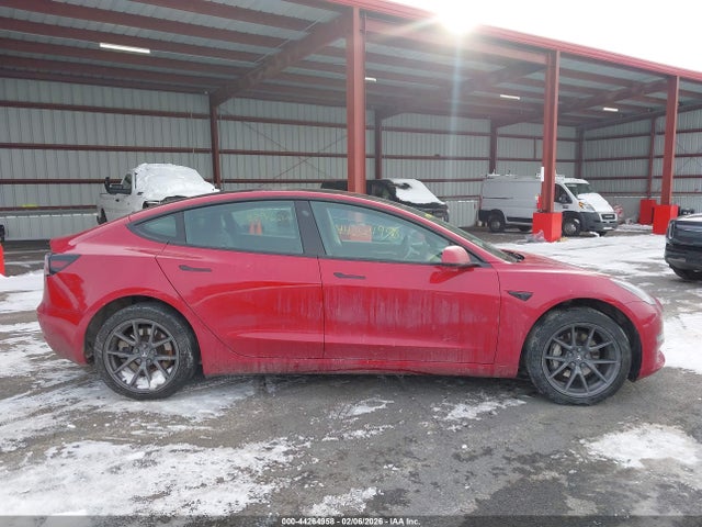 2022 Tesla Model 3 Rear-wheel Drive მანქანა იყიდება აუქციონზე, vin: 5YJ3E1EA0NF196780, აუქციონის ნომერი: 44264958