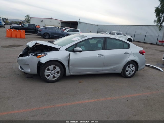 3KPFK4A71JE220330 KIA FORTE LX