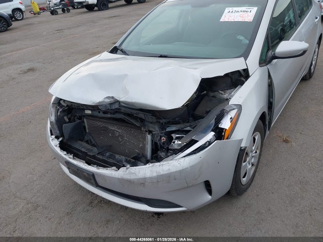 3KPFK4A71JE220330 KIA FORTE LX