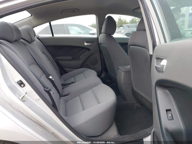 3KPFK4A71JE220330 KIA FORTE LX