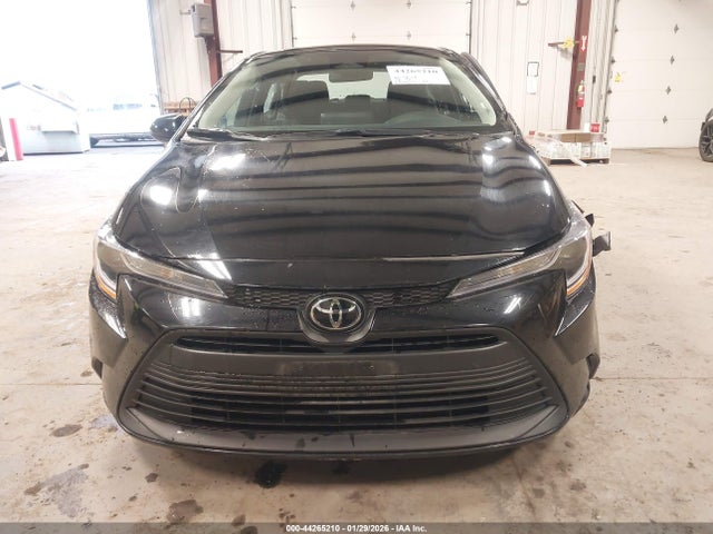 5YFB4MDE8SP321223 Toyota COROLLA LE