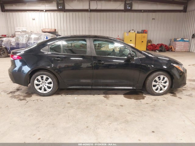 5YFB4MDE8SP321223 Toyota COROLLA LE