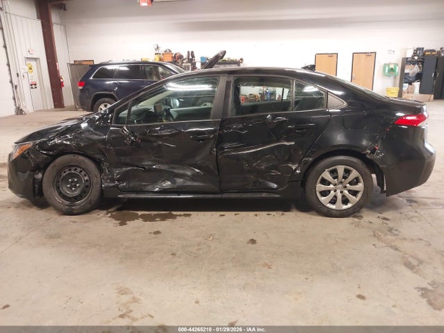 5YFB4MDE8SP321223 Toyota COROLLA LE