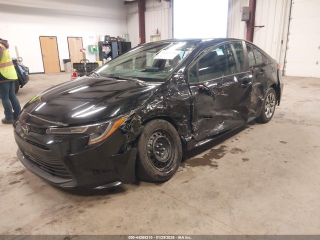 5YFB4MDE8SP321223 Toyota COROLLA LE