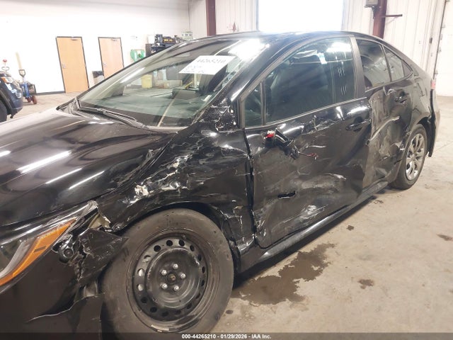 5YFB4MDE8SP321223 Toyota COROLLA LE