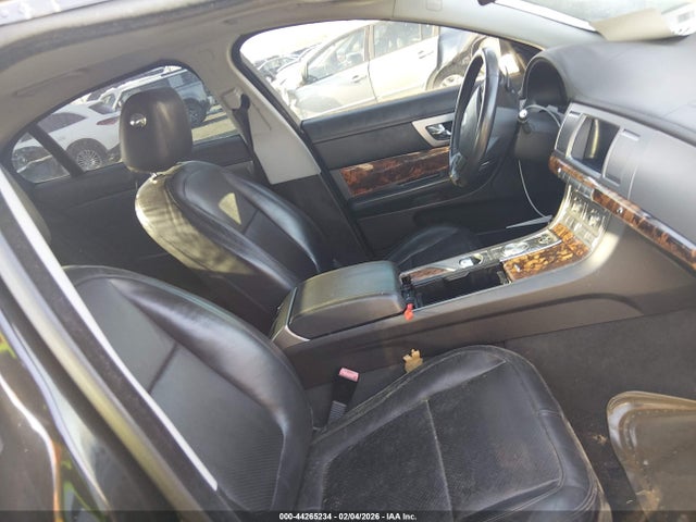 2011 JAGUAR XF SAJWA0GB1BLS02671 Photo 4