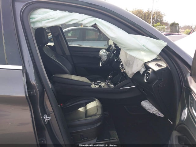 2019 ALFA ROMEO STELVIO ZASPAKAN3K7C32661 Photo 4