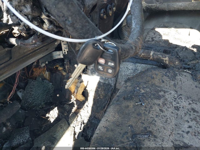 2004 Kia Sorento Ex/lx მანქანა იყიდება აუქციონზე, vin: KNDJC733045272325, აუქციონის ნომერი: 44265366